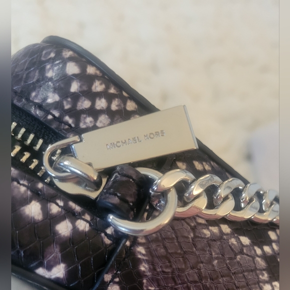 Michael Kors Crossbody - Picture 5 of 9